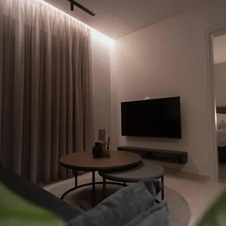 Id Residences 302 *
